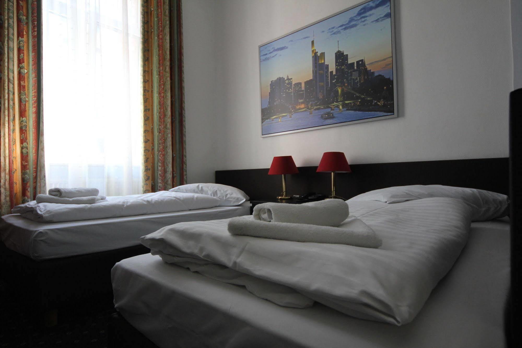 Carlton Hotel Frankfurt am Main Exterior photo