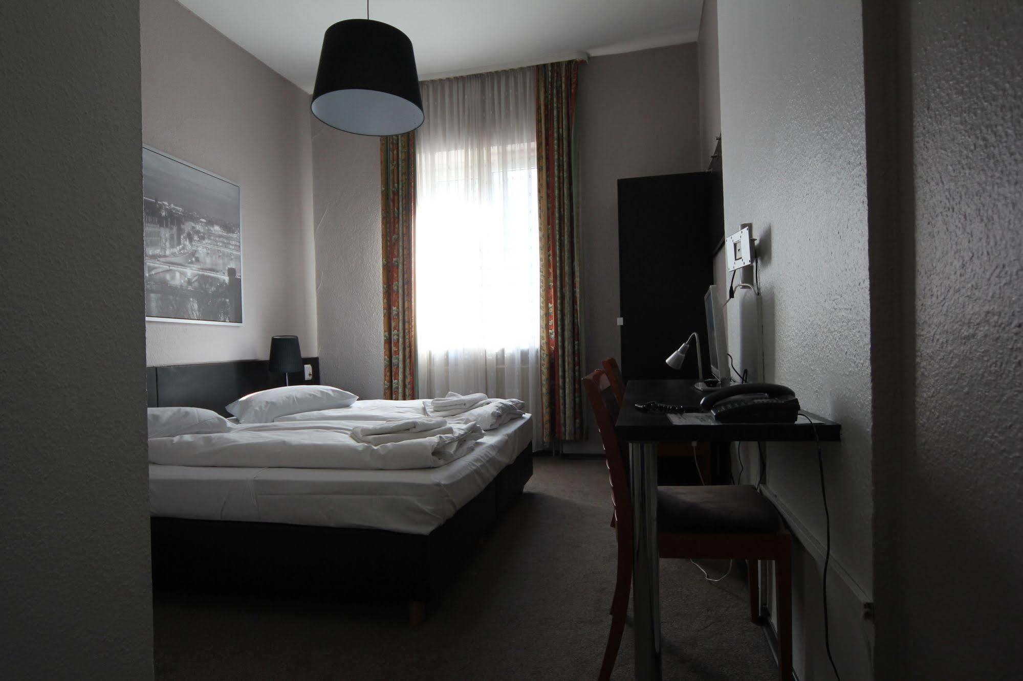 Carlton Hotel Frankfurt am Main Exterior photo